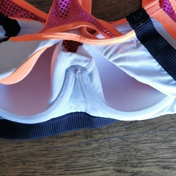 𝅺Victoria's Secret Bra VSX Underwire Sports 32C * - Picture 4 of 5